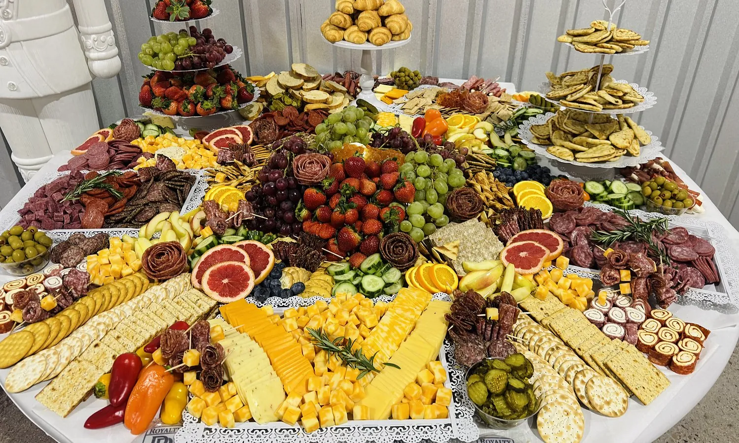A full MaMa E's grazing table